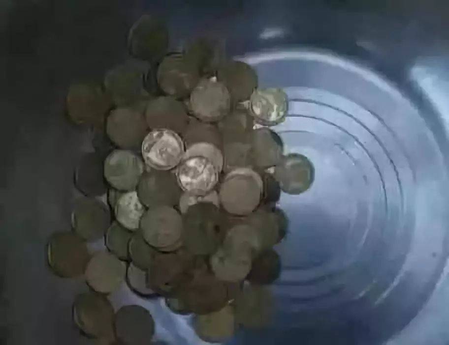 小心<strong></p>
<p>清币</strong>！你收藏的梅花套币可能是水洗币！