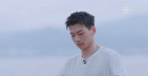一群糊咖<strong></p>
<p>去装币</strong>，装什么装！