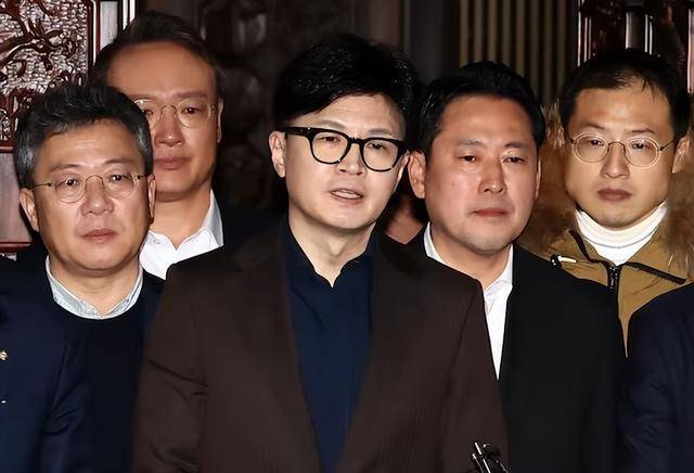 执政党捏着鼻子要“保尹”<strong></p>
<p>交易指数计算</strong>，尹锡悦的总统宝座，将由8个人决定