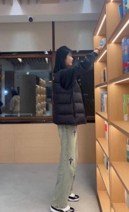女孩身高2米26貌美如花<strong></p>
<p>货币投机家</strong>，妈妈天天发愁：白长这么漂亮，没人敢追