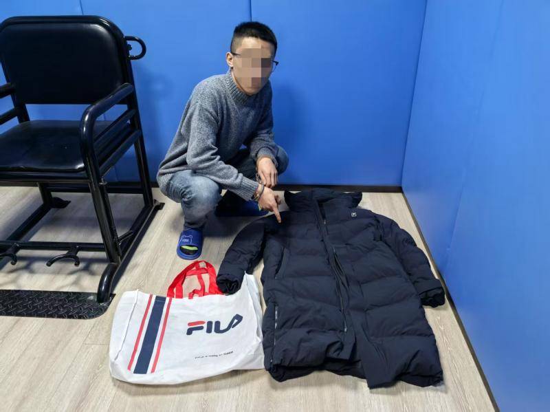快过年<strong></p>
<p>bcx币价格</strong>了 男子返乡前偷走前同事新买的品牌羽绒服 被北京铁警刑事拘留