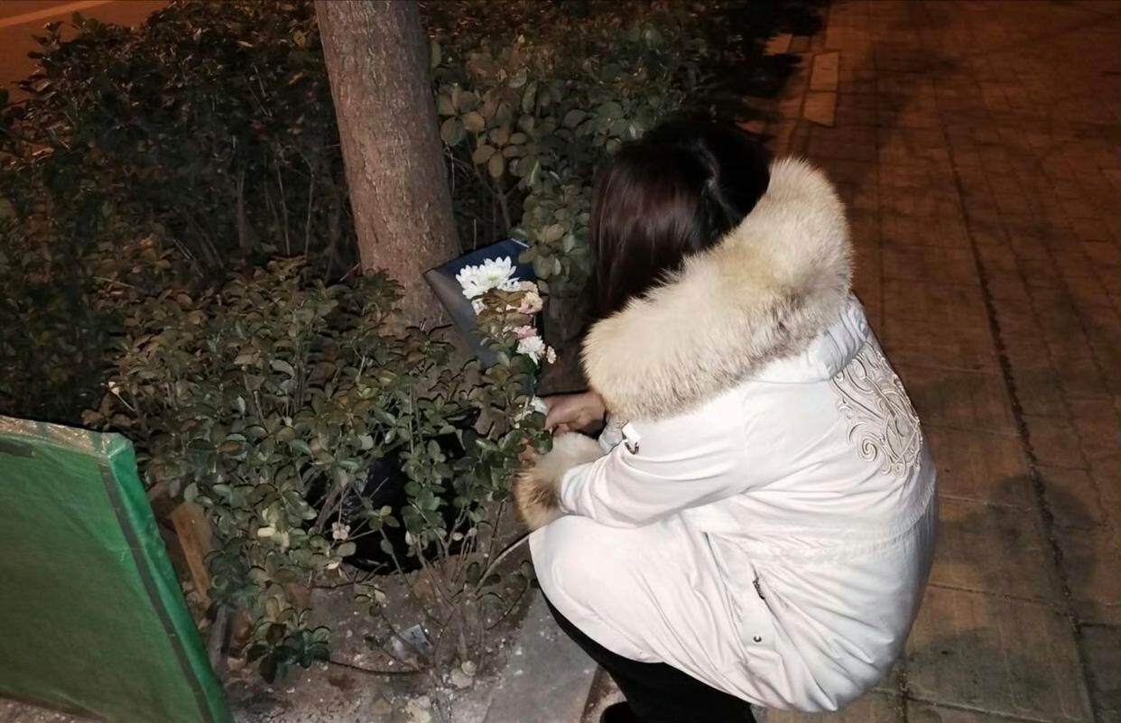 00后医科大女研究生自杀<strong></p>
<p>美股期货</strong>，生前讨论论文数据缺失问题