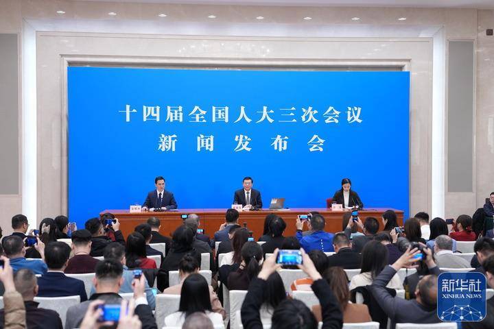 人大首场发布会<strong></p>
<p>美原油期货行情</strong>，娄勤俭90分钟回答了这些热点