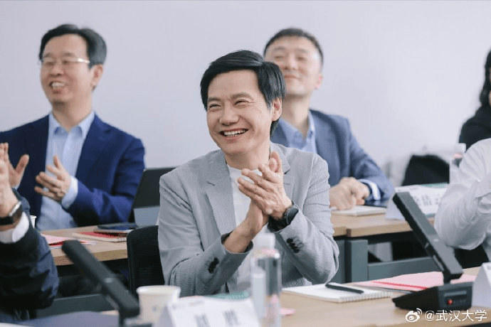 雷军回应如何保持好身材：英语不好已经让母校“蒙羞”<strong></p>
<p>数字货币交易所</strong>，不能再形象欠佳