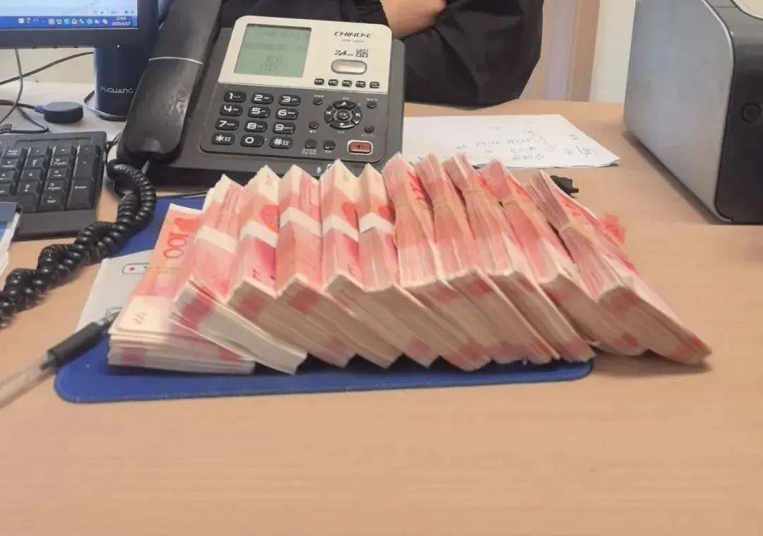 快递当场开箱：108000元现金<strong></p>
<p>数字货币交易平台</strong>！浙江男子傻眼了