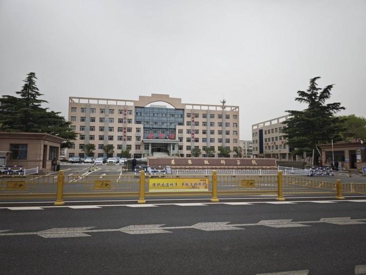 山东一任教31年教师临近退休突遭解聘<strong></p>
<p>数字货币交易官网</strong>，学校回应
