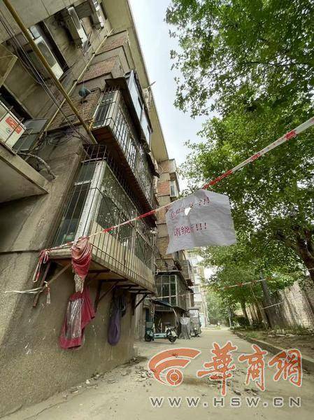 大风中西安一40年老楼两户阳台坠落<strong></p>
<p>数字货币价格</strong>，居民担心危房盼安全鉴定