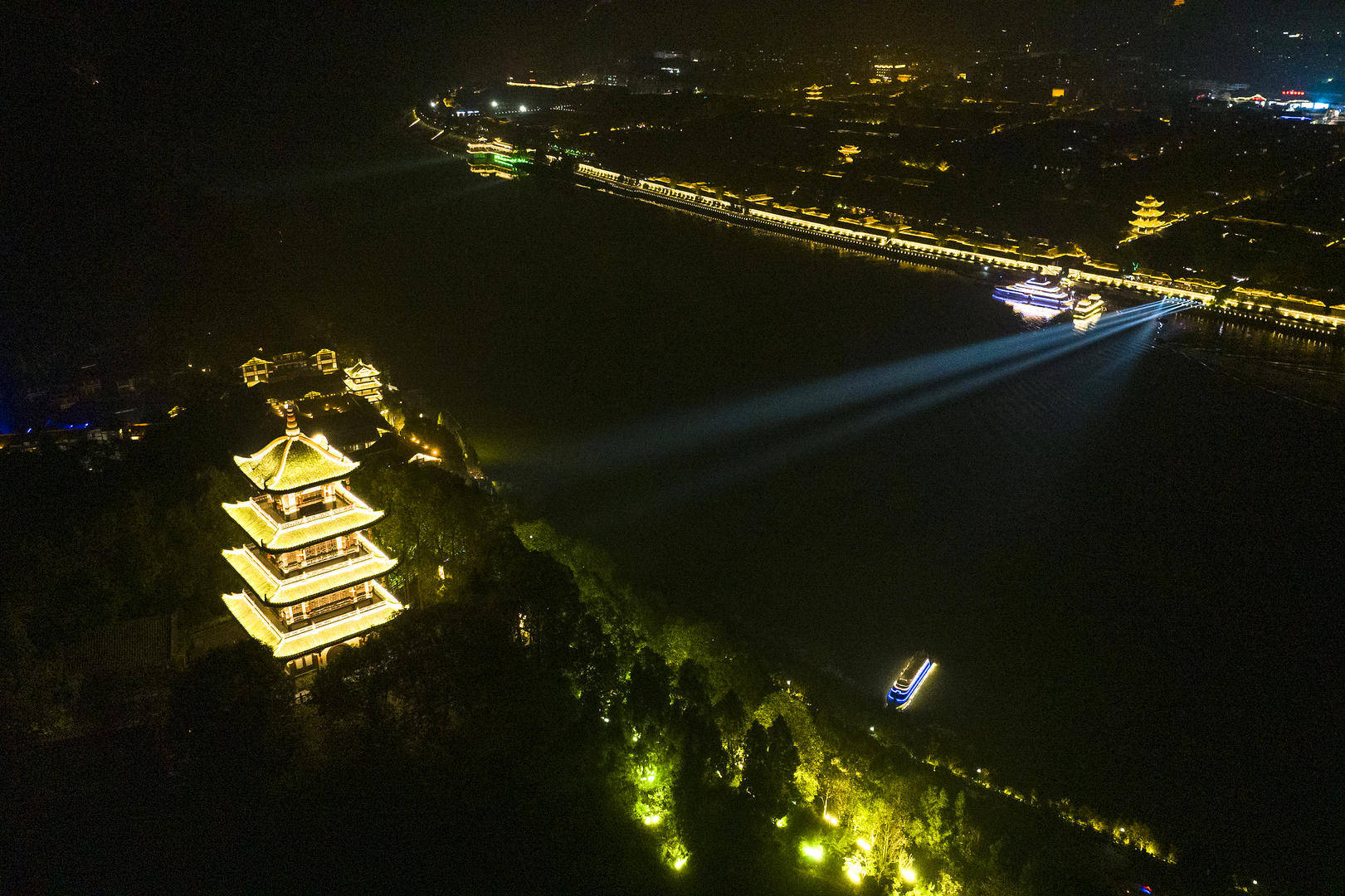 游客投诉在阆中一景区被索要597元上香费 官方：已致歉退款<strong></p>
<p>bitop交易所</strong>，景区停业整顿