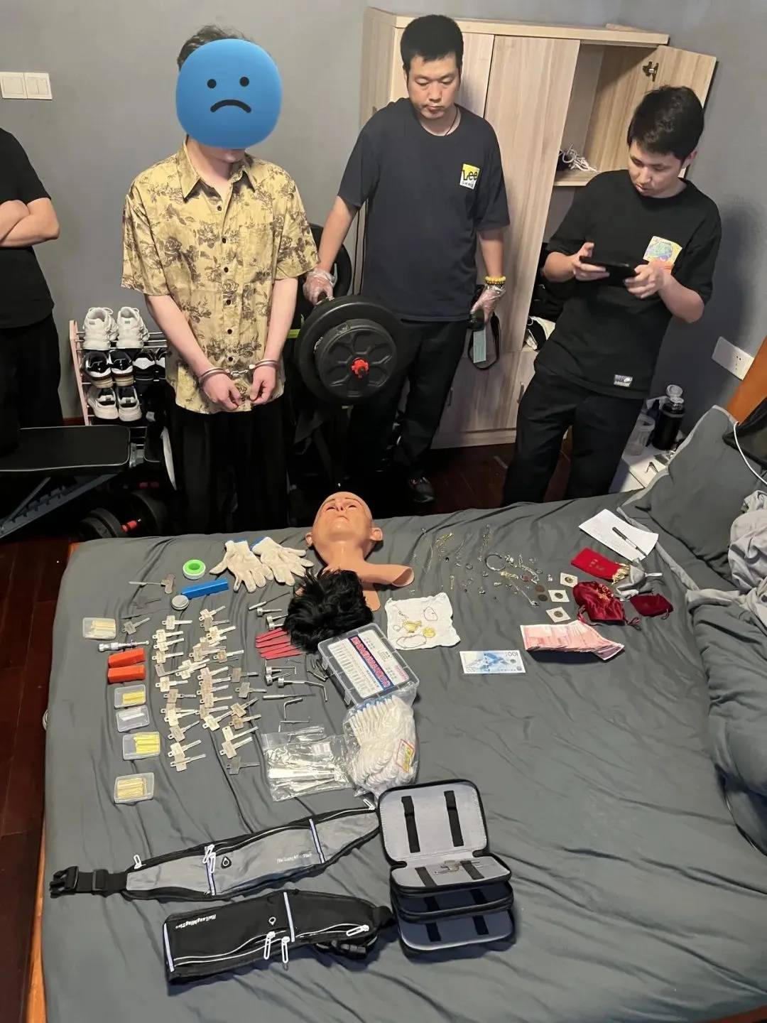 江苏一男子戴仿真“人皮”面具入室盗窃<strong></p>
<p>以太坊价格</strong>，流窜多个小区作案，涉案金额达15万余元