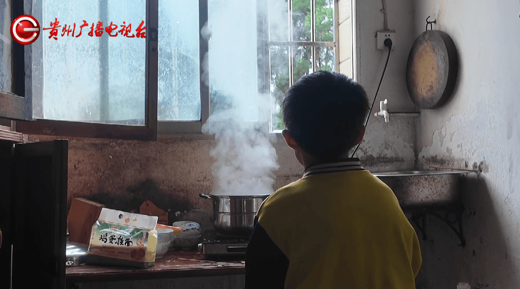 心酸！12岁男孩“独居”贵阳一安置房内<strong></p>
<p>BITOP交易所</strong>，父亲回应：迫于无奈，因为……