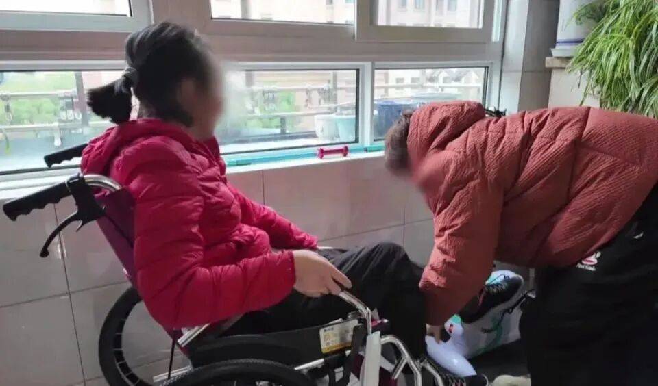 28岁妻子突发罕见病全身瘫痪<strong></p>
<p>USDT交易所</strong>，丈夫哄骗卖婚房携款失踪，检方强势介入