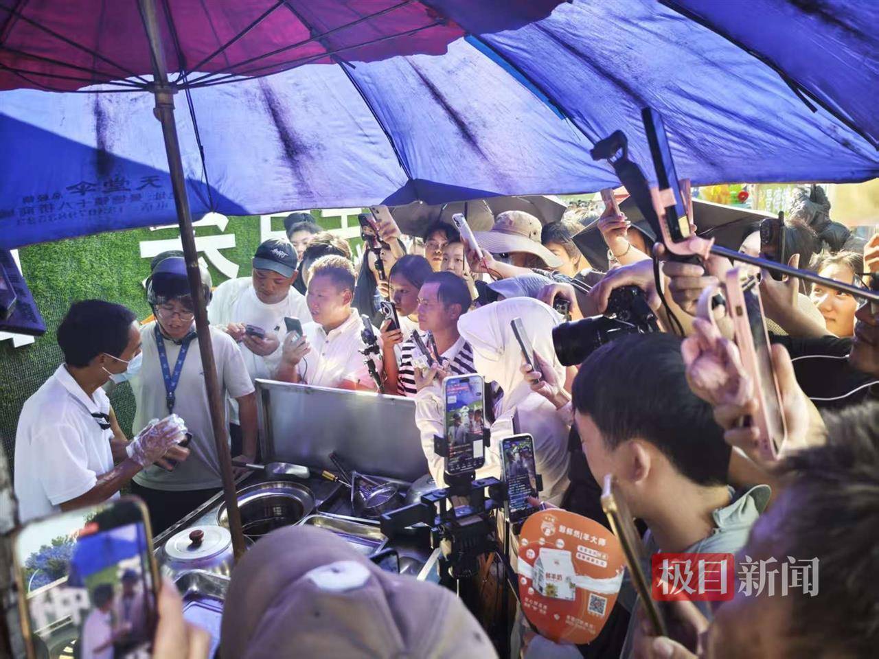对话鸡排哥李俊永：爆火后每天一二十个镜头对着我<strong></p>
<p>USDT交易所</strong>，未来不考虑直播带货，更愿意和顾客待在一起
