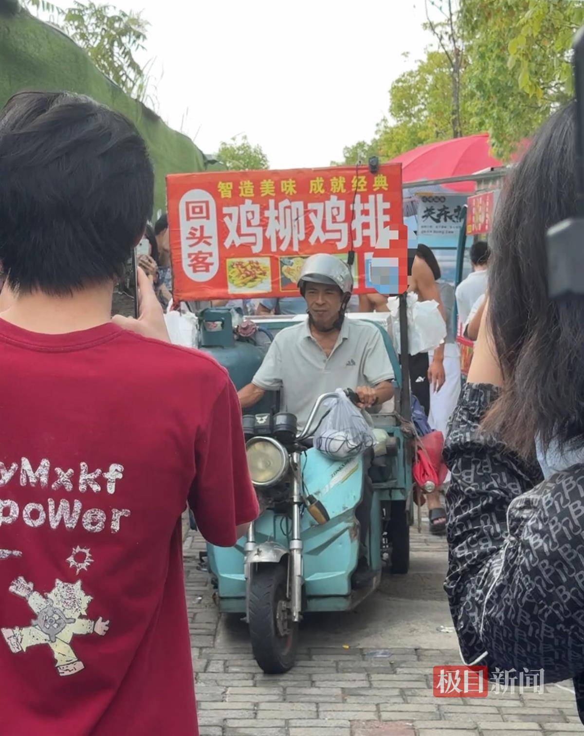 对话鸡排哥李俊永：爆火后每天一二十个镜头对着我<strong></p>
<p>USDT交易所</strong>，未来不考虑直播带货，更愿意和顾客待在一起