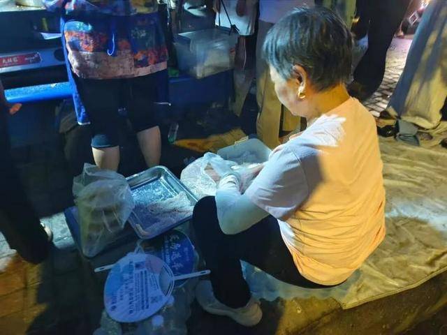 被流量砸中的“鸡排哥”：炸到中暑<strong></p>
<p>USDT交易所</strong>，每天睡三四个小时，怕辜负顾客不舍得休息