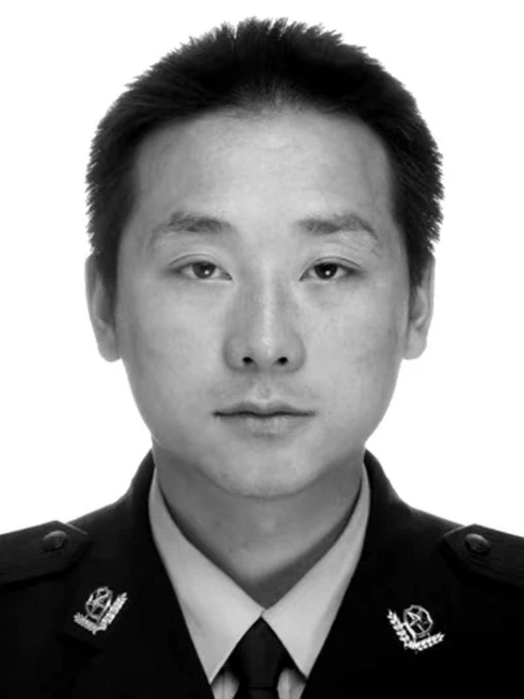 含泪送别！四川屏山县公安局副局长李虎办案途中坠江牺牲：“怕个啥<strong></p>
<p>XRP交易所</strong>，干就是！”是他的口头禅