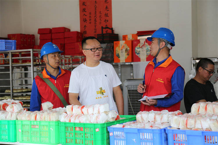 阖家团圆时<strong></p>
<p>瑞波币交易所</strong>，他们守护蓉城灯火