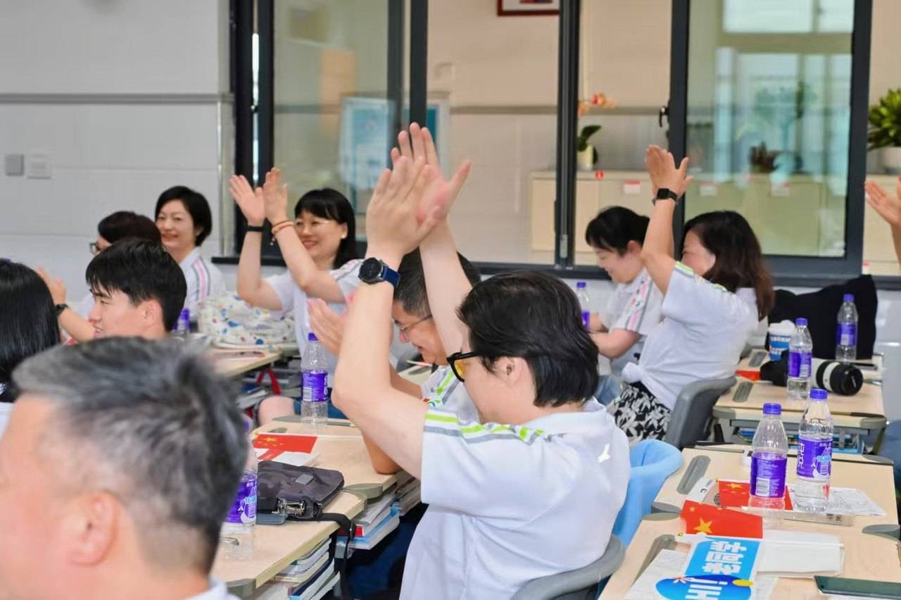 那个让老师骄傲的“调皮”班级!30年同学聚会<strong></p>
<p>DOT交易所</strong>,还伴有一封来自贵州的感谢信