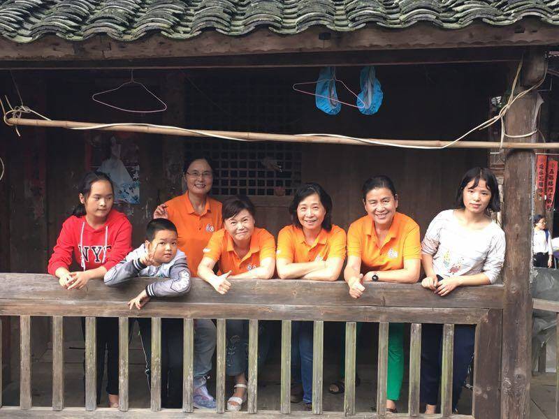 那个让老师骄傲的“调皮”班级!30年同学聚会<strong></p>
<p>DOT交易所</strong>,还伴有一封来自贵州的感谢信