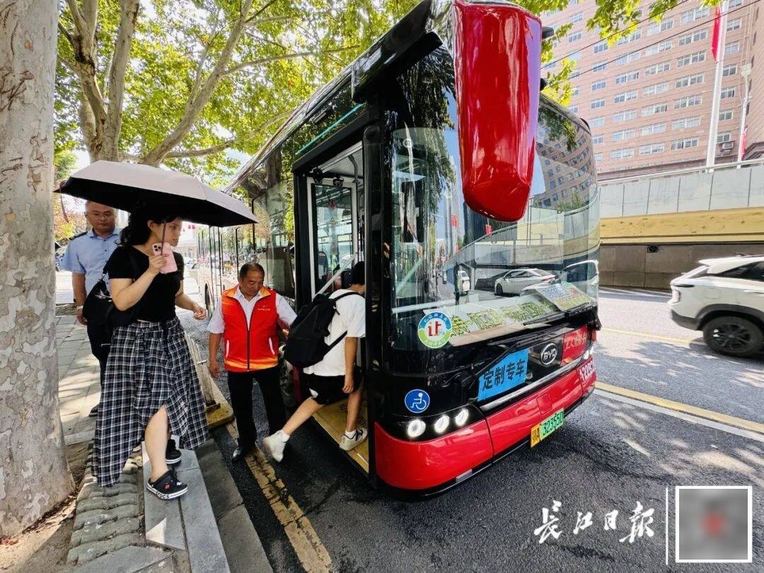 暴增10多倍!武汉这条公交突然火了<strong></p>
<p>波卡币交易所</strong>,大批人赶来坐