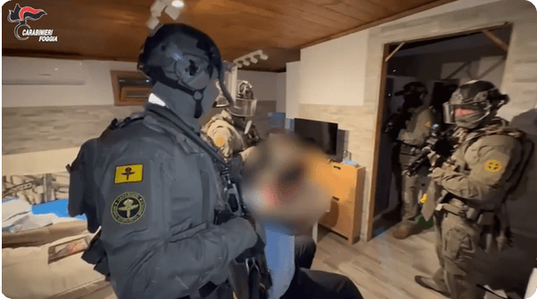 凯特患癌竟因辉瑞疫苗?伦敦4万被盗手机直飞香港<strong></p>
<p>波卡币交易所</strong>,比贩毒暴利产业链曝光…