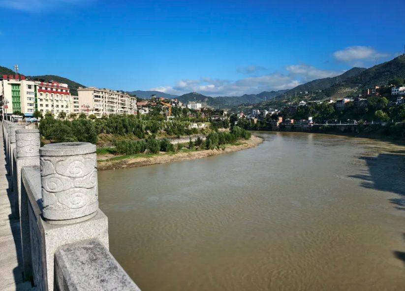 结婚当天跳河男子遗体已找到<strong></p>
<p>币安币交易所</strong>,女方称会尽快去看;男方家属:还在了解具体原因