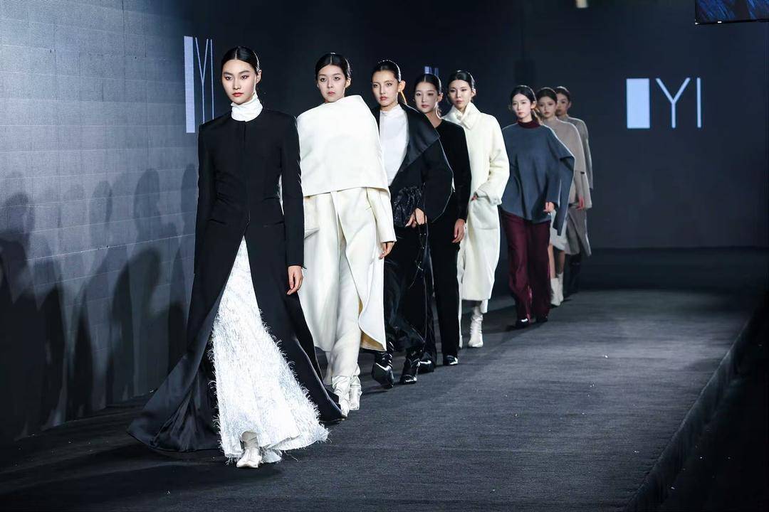 非遗惊艳、萌娃抢镜、大码模特出圈<strong></p>
<p>BNB交易所</strong>!南京国际时尚周看点太密