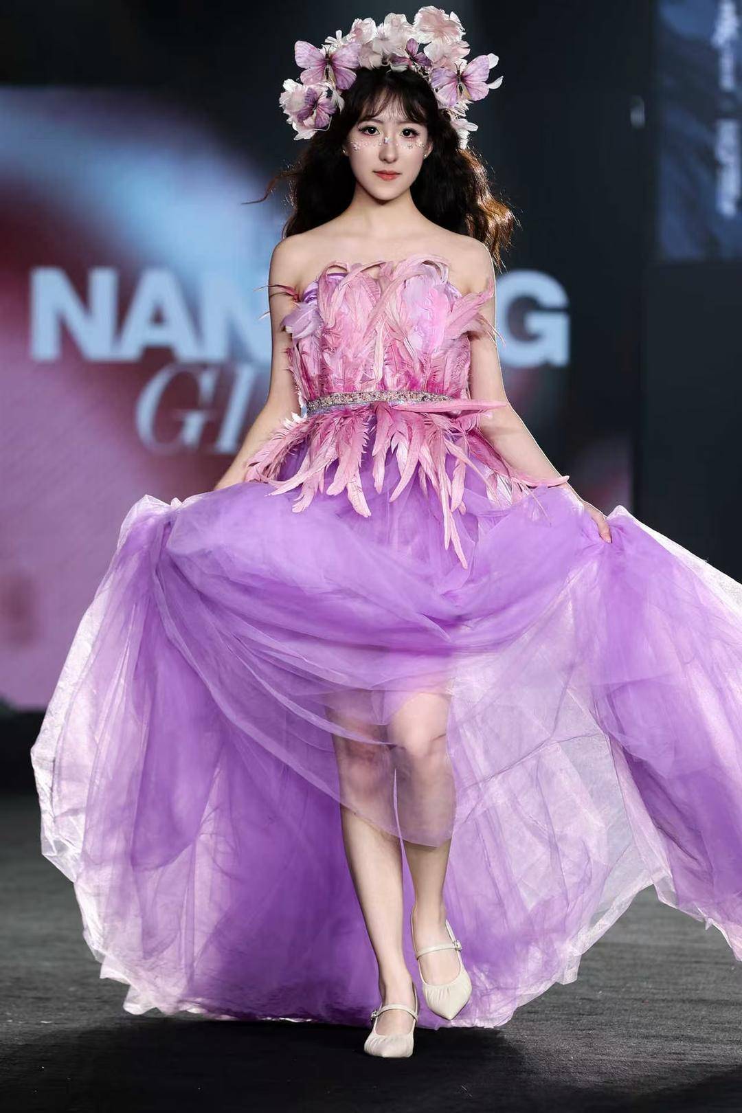 非遗惊艳、萌娃抢镜、大码模特出圈<strong></p>
<p>BNB交易所</strong>!南京国际时尚周看点太密