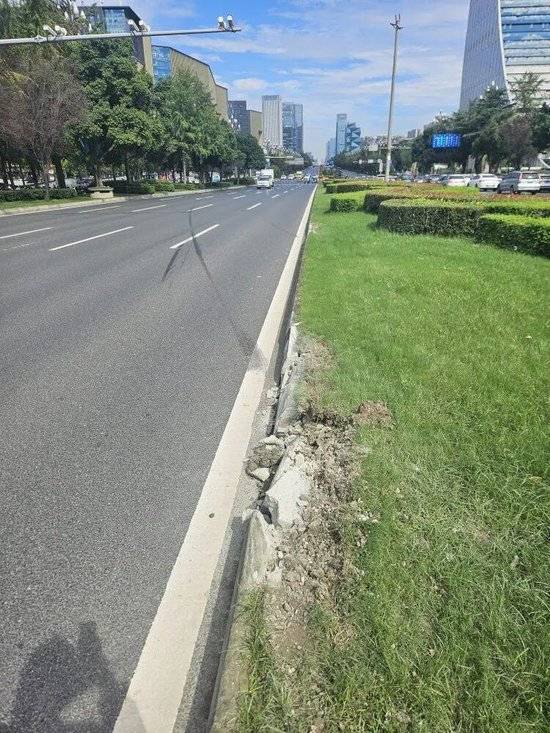 小米汽车失控起火司机遇难<strong></p>
<p>BNB交易所</strong>,目击者称车速150km/h,实探事故地:燃烧留下的印记仍在