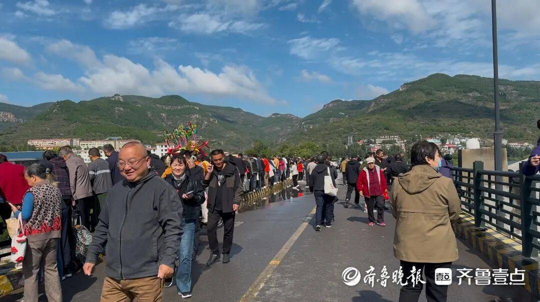 “鱼多得数不过来<strong></p>
<p>币安币交易所</strong>,一网子下去能捞好几条”济南锦绣川水库开闸放水,大量鲢鱼被冲出,工作人员:禁止捕捞!