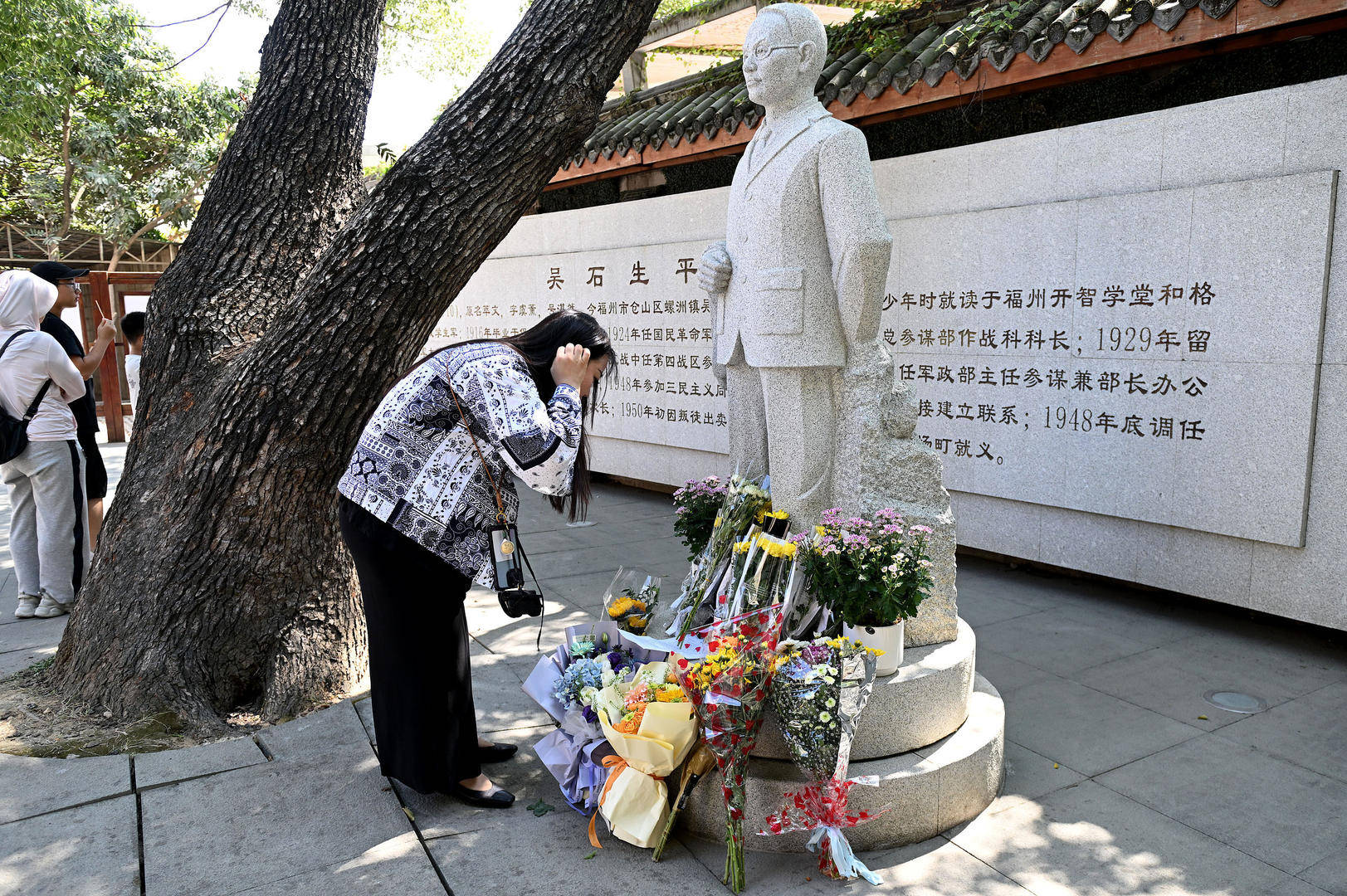 《沉默的荣耀》联合出品人:<strong></p>
<p>比特现金交易所</strong>我们最终选择向真实深深鞠躬