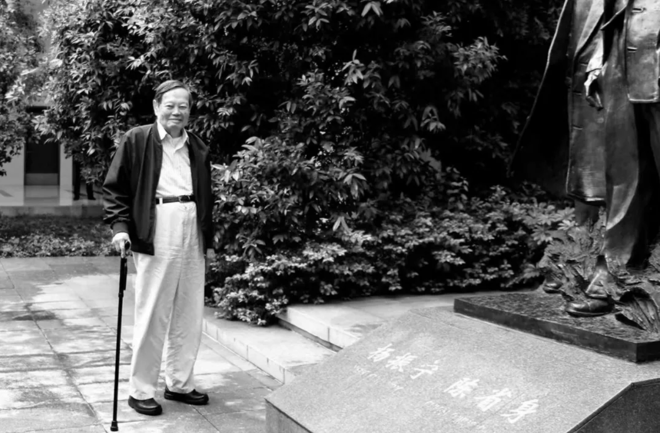 杨振宁为什么连续32年担任东莞理工学院名誉校长<strong></p>
<p>比特现金交易所</strong>?