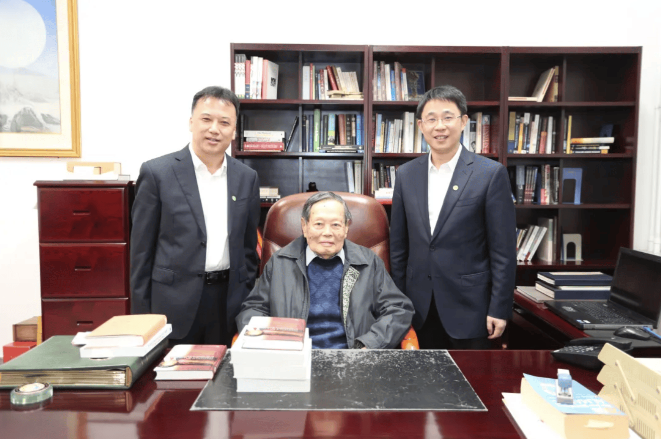 杨振宁为什么连续32年担任东莞理工学院名誉校长<strong></p>
<p>比特现金交易所</strong>?