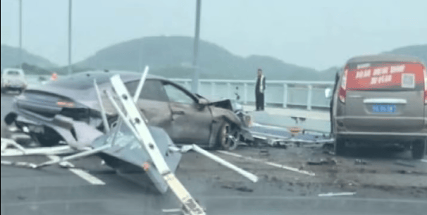 车轮飞滚十余米!武汉小米SU7断轴撞护栏<strong></p>
<p>莱特币交易所</strong>,一月内两起脱落事故,官方回应仍含糊