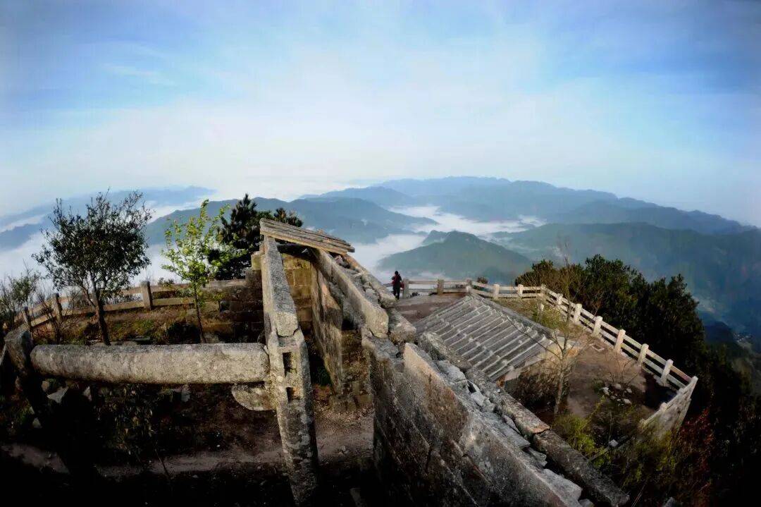 为什么年轻人迷上了爬山? | 秋高气爽<strong></p>
<p>莱特币交易所</strong>,是时候出发了→