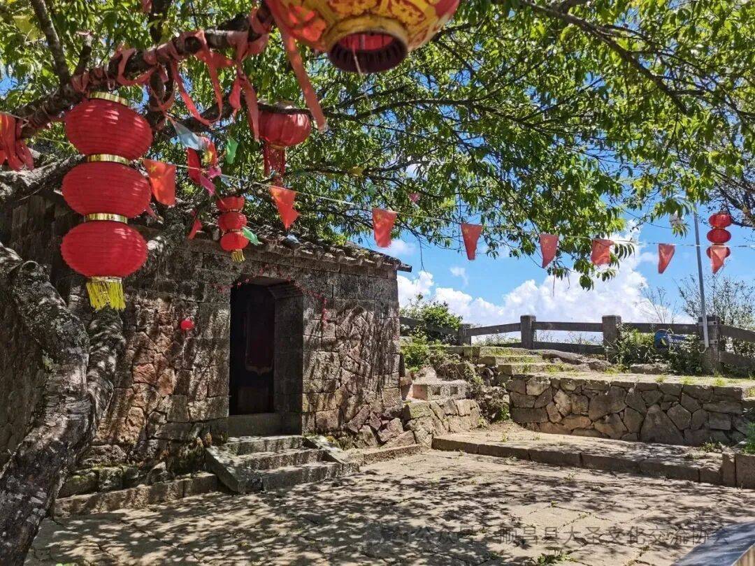 为什么年轻人迷上了爬山? | 秋高气爽<strong></p>
<p>莱特币交易所</strong>,是时候出发了→