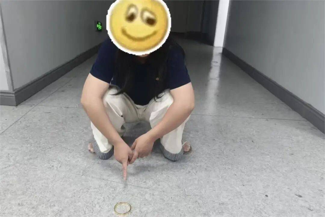 江西一新娘金手镯婚前被堂嫂掉包成铜手镯<strong></p>
<p>LTC交易所</strong>,堂嫂事后还淡定去吃席,目前已被采取刑事强制措施