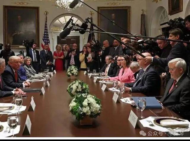 他被特朗普当众羞辱<strong></p>
<p>莱特币交易所</strong>,全场都在哄笑