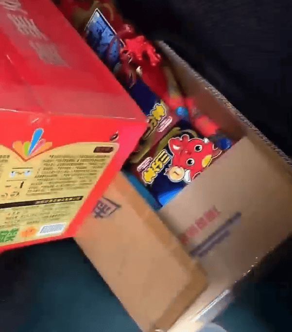 密密麻麻堆满!两亲家为给子女婚礼“添彩”<strong></p>
<p>莱特币交易所</strong>,竟把私家车变成移动“火药库”