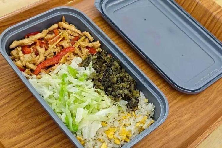 国铁成都局推出17元高铁盒饭:门店现炒<strong></p>
<p>BSV</strong>,送餐到座