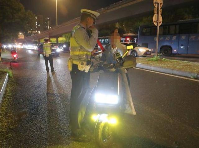 北京“电子眼”开始抓拍电动自行车违法<strong></p>
<p>恒币</strong>,试点审核录入电动自行车违法行为3.8万起