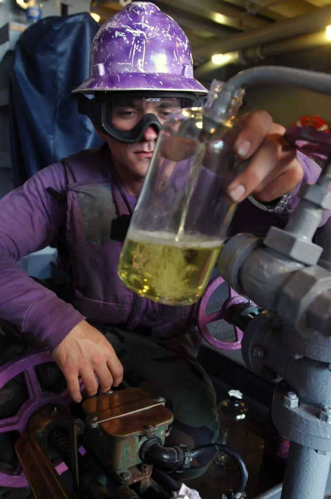 美海军在南海连摔两架飞机<strong></p>
<p>恒币</strong>,因电磁攻击?中国军号发文