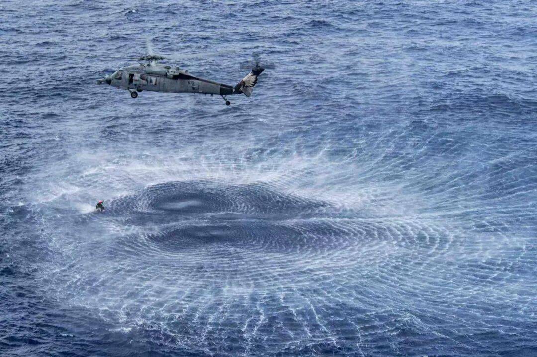 美海军在南海连摔两架飞机<strong></p>
<p>恒币</strong>,因电磁攻击?中国军号发文