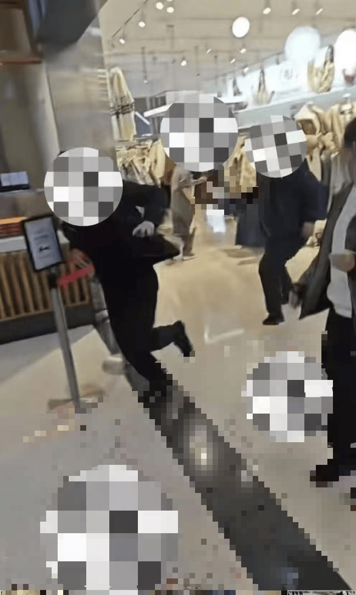 许昌胖东来生活广场内突发伤人事件<strong></p>
<p>疯狂兔子币</strong>,嫌疑人已被当场抓获,工作人员:目前正常开业