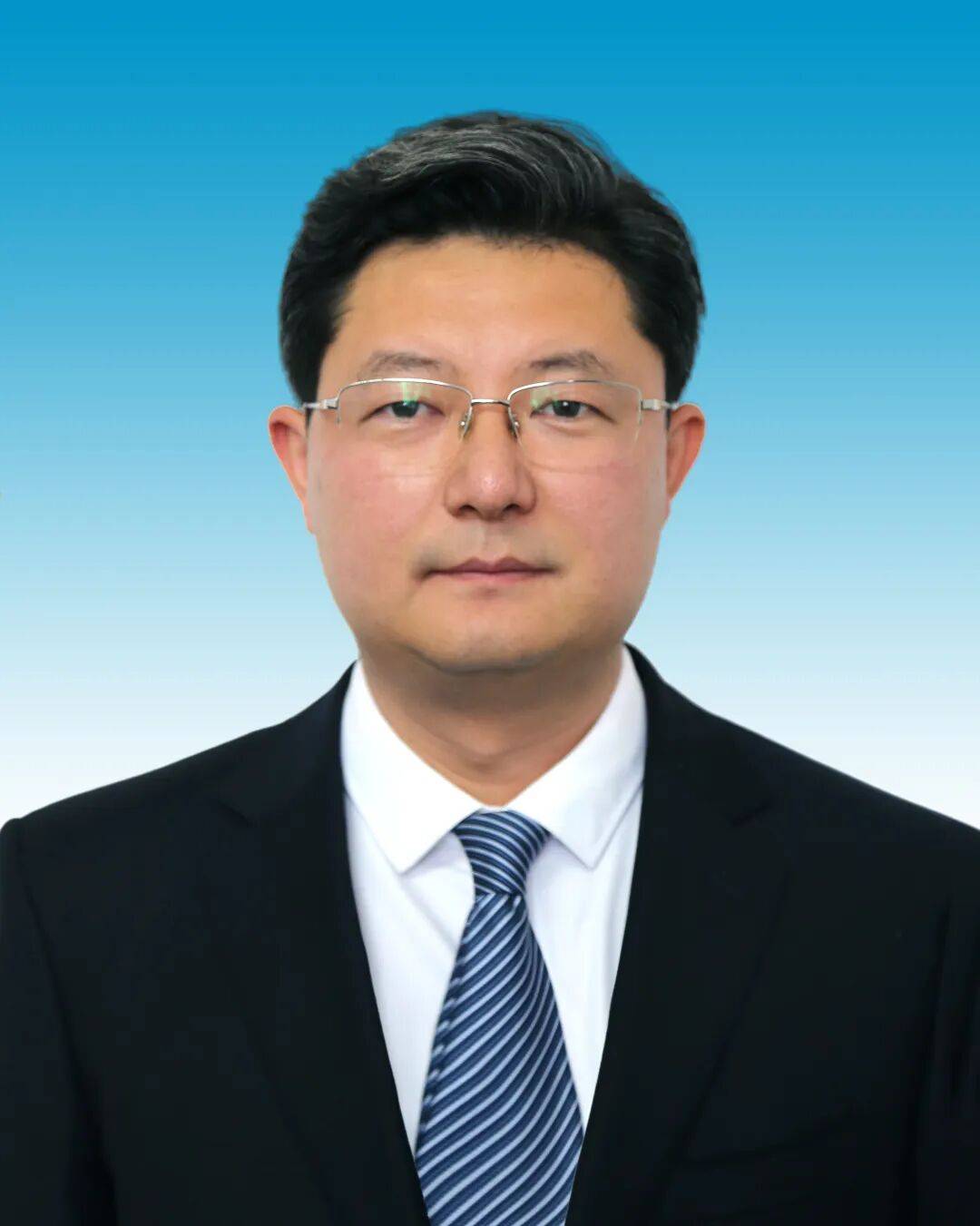 生于1985年<strong></p>
<p>csc币</strong>,赵鲁主动投案