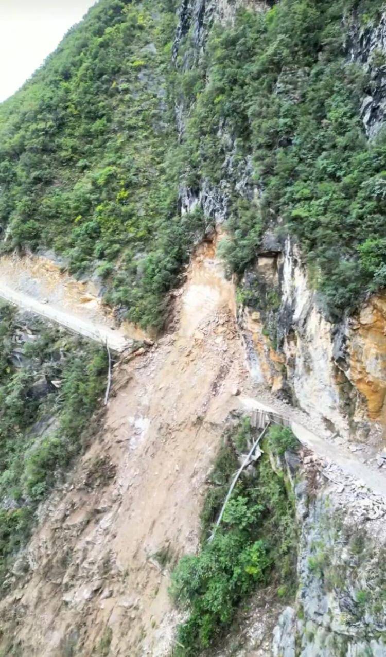 重庆网红“挂壁公路”垮塌<strong></p>
<p>csc币</strong>,附近村民外出绕行已半月盼修复,当地:已完成排危,正在修