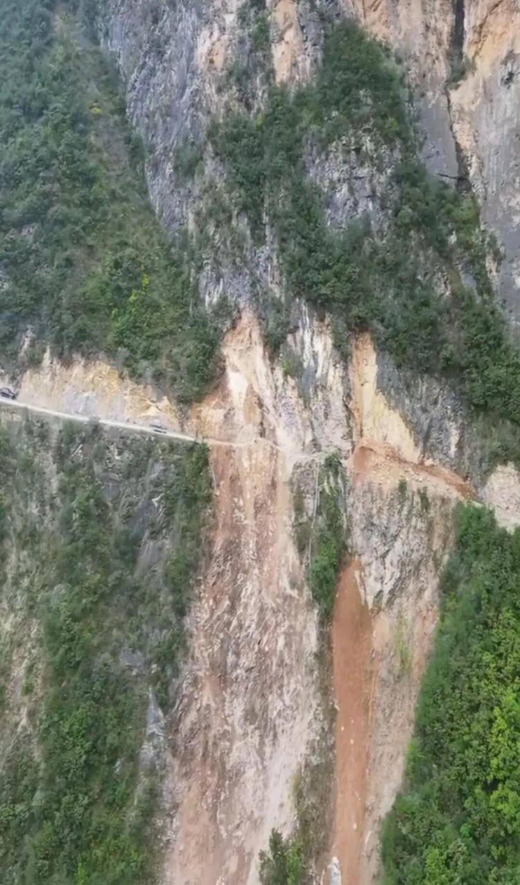 重庆网红“挂壁公路”垮塌<strong></p>
<p>csc币</strong>,附近村民外出绕行已半月盼修复,当地:已完成排危,正在修