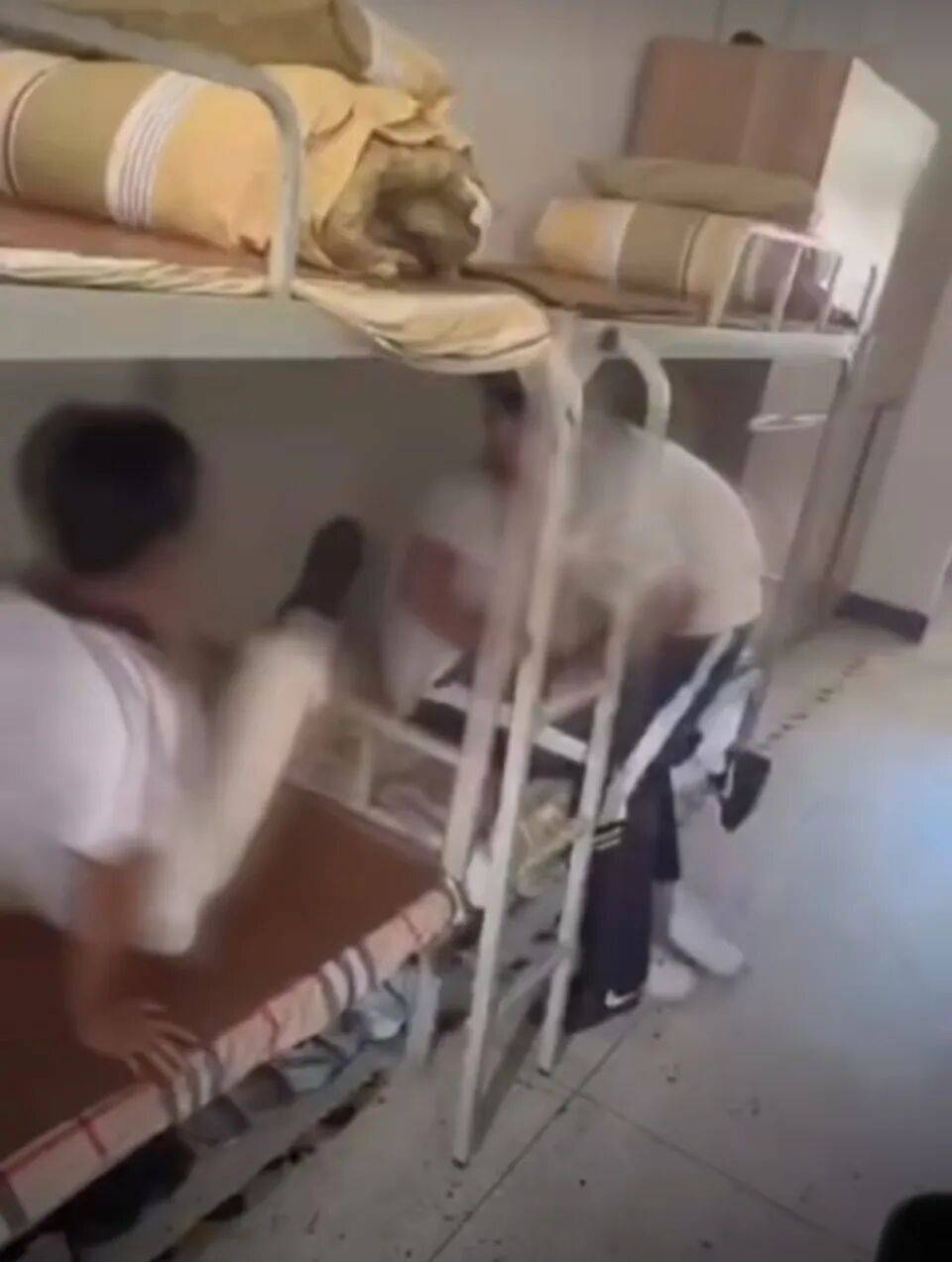 “男生在宿舍被多人殴打”视频疯传<strong></p>
<p>csc币</strong>!涉事学校通报