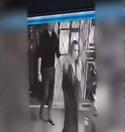 安吉丽娜·朱莉访乌<strong></p>
<p>币万</strong>,保镖被带走