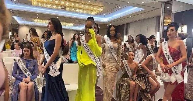 不满总监辱骂墨西哥选手<strong></p>
<p>鑫坤币</strong>,2025环球小姐集体退赛,总监哭诉:我也是会受伤的普通人