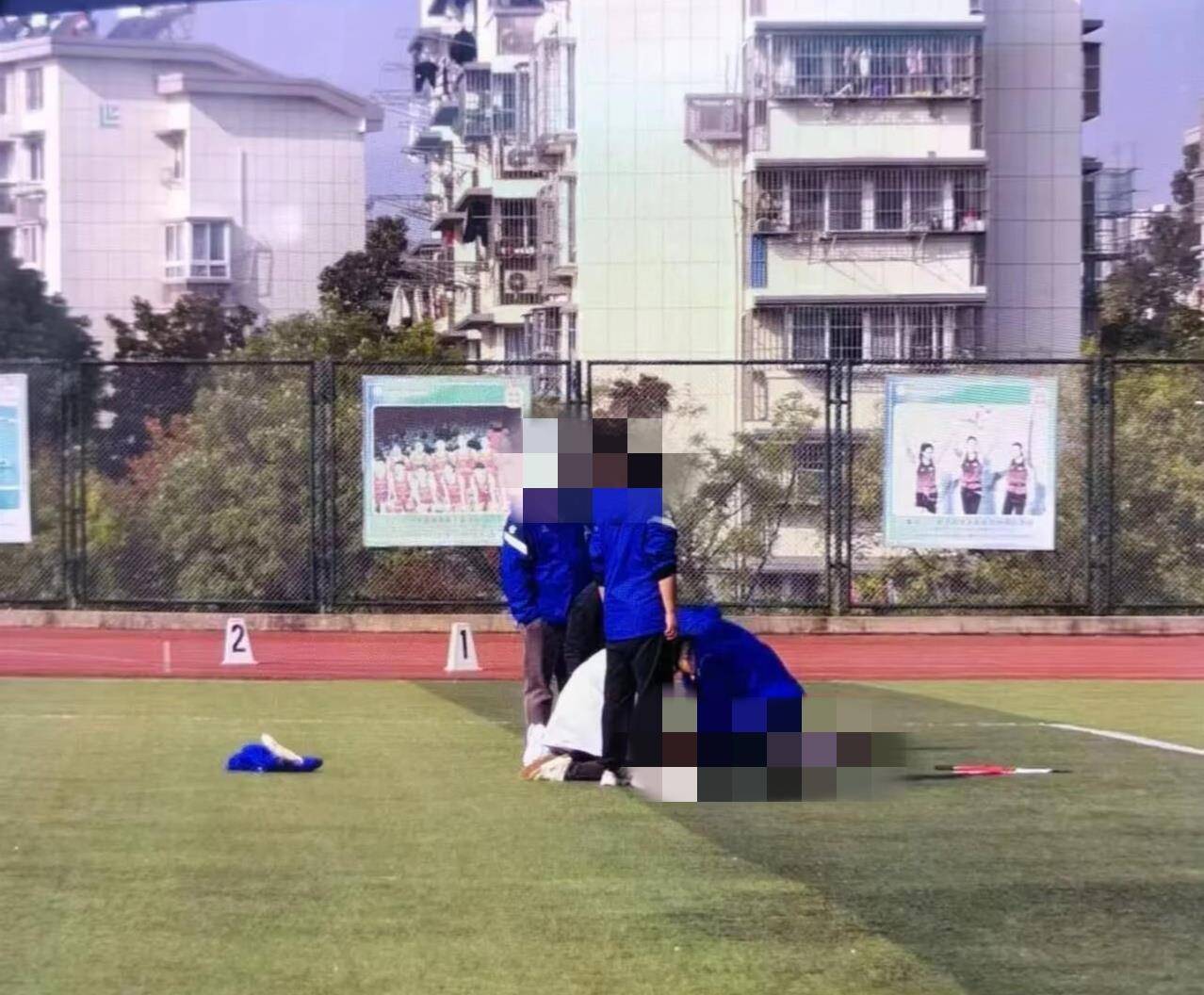 南京一学生在运动会上跑200米时倒地去世<strong></p>
<p>炒币</strong>,官方:深感痛心,已与亲属沟通妥善处理